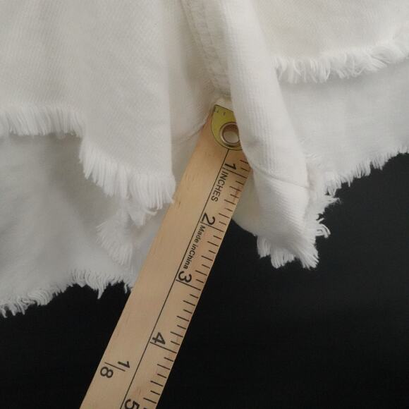 Torrid Shorts Women 26 White Denim Button Fly Raw Hem Distressed Cut Off Summer - Picture 12 of 14